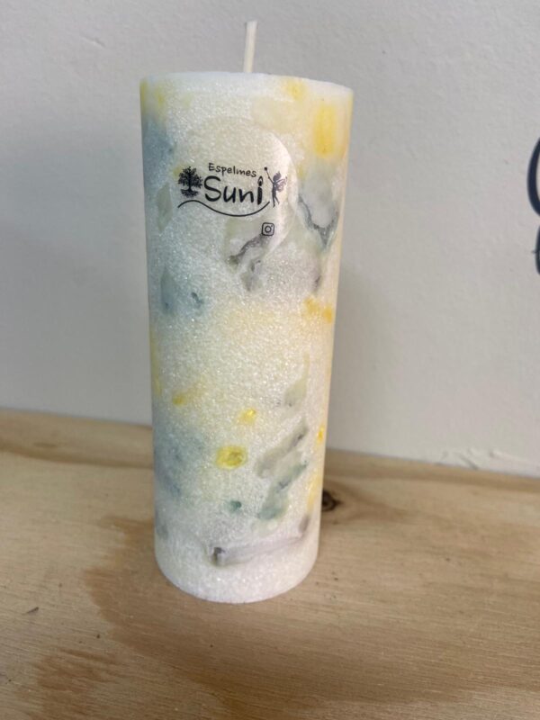 vela tuti blanca, verde y amarillo.